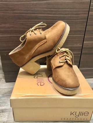 Zapatos Kylie Marrones con Cordones
