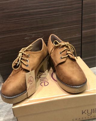 Zapatos Kylie Marrones con Cordones