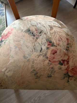 Silla de dormitorio de madera y tela