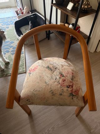 Silla de dormitorio de madera y tela