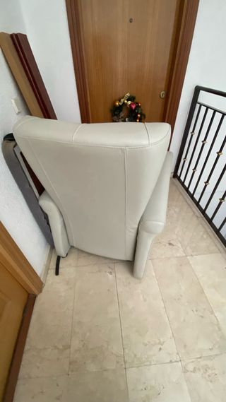 Sillón de piel reclinable beige