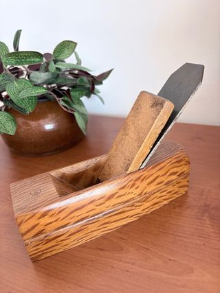 Cepillo de carpintero de madera