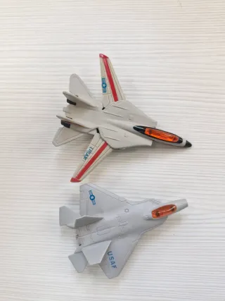 Aviones de juguete militares