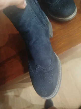 DOS PARES DE BOTAS Botas de PIEL negras i azul mar