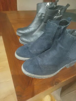 DOS PARES DE BOTAS Botas de PIEL negras i azul mar