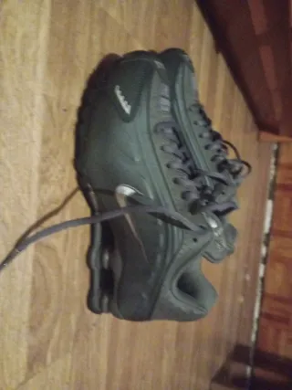 Zapatos Nike Shox Grises