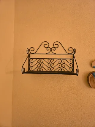 Scaffale in ferro battuto nero