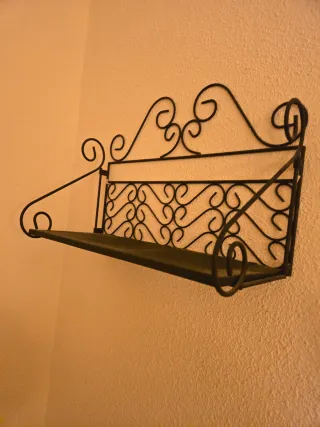 Scaffale in ferro battuto nero