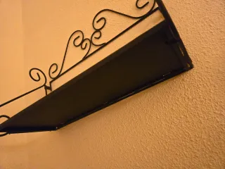 Scaffale in ferro battuto nero