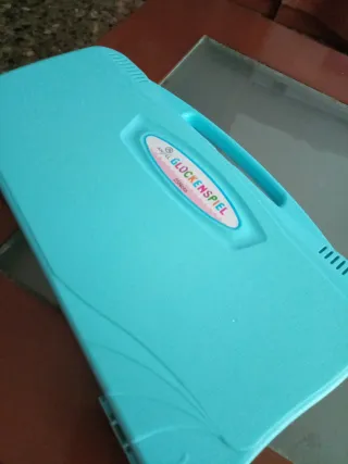 Lira musical azul con baquetas