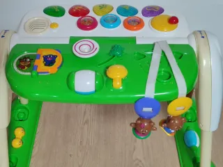 Mesa de actividades infantil