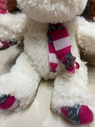 Peluche perro blanco con bufanda