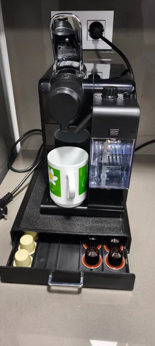 Cafetera Nespresso Negra