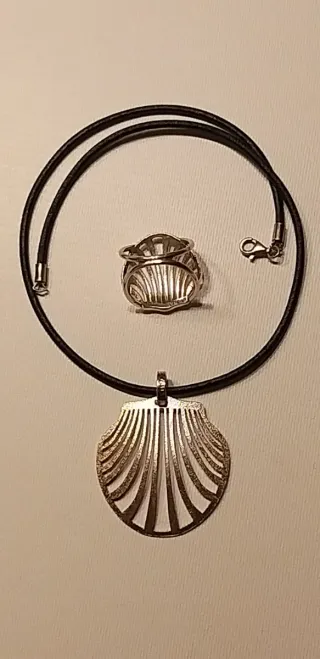 Conjunto Tous collar corto y anillo concha plata