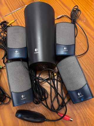 Altavoces Logitech Soundman SR-30. Averiados