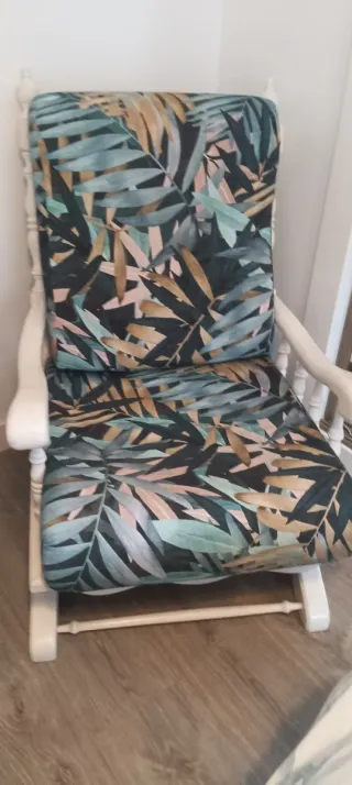 2 Sillones . URGE Mecedoras  Tapizado hojas