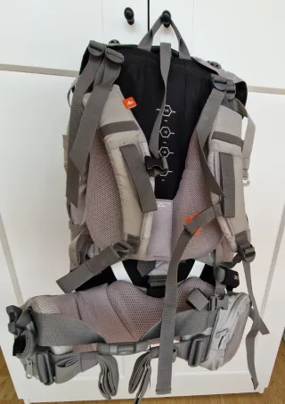 Mochila Quechua 50+10 L Gris