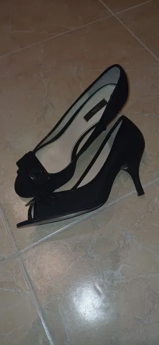 Zapatos de tacón Zara negros