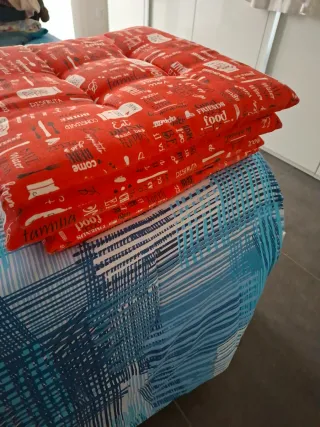 4 Cuscini Rossi Fantasia