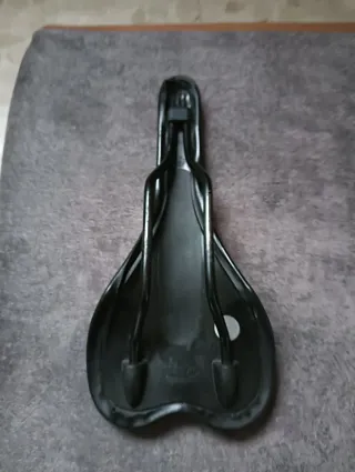 Sillín de bicicleta negro