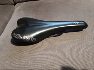 Sillín de bicicleta negro