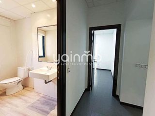 Local comercial en alquiler en Avda de Madrid - Pº de la Estación en Jaén