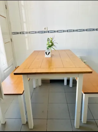 Mesa de cocina con bancos