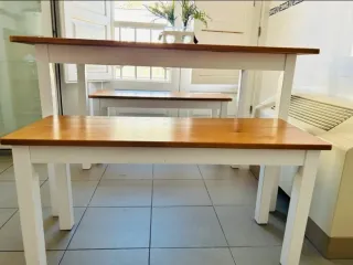 Mesa de cocina con bancos