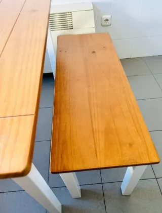 Mesa de cocina con bancos