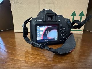 Câmara Canon EOS 2000D EF-S 18-55 IS II kit