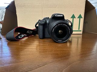 Câmara Canon EOS 2000D EF-S 18-55 IS II kit