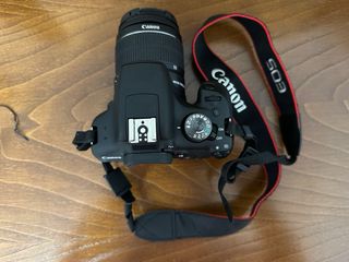 Câmara Canon EOS 2000D EF-S 18-55 IS II kit