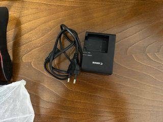 Câmara Canon EOS 2000D EF-S 18-55 IS II kit