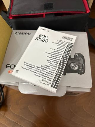 Câmara Canon EOS 2000D EF-S 18-55 IS II kit