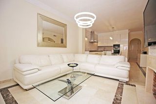 Piso en alquiler en Los Naranjos - Las Brisas en Marbella