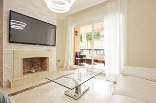 Piso en alquiler en Los Naranjos - Las Brisas en Marbella