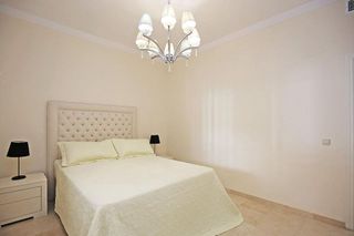 Piso en alquiler en Los Naranjos - Las Brisas en Marbella