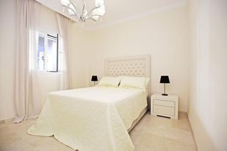 Piso en alquiler en Los Naranjos - Las Brisas en Marbella