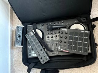 Equipo DJ Akai Traktor Micrófono y audio tarjeta