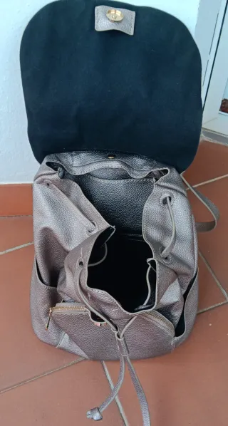 Mochila efecto piel metalizada