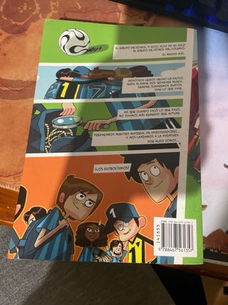 Los Futbolísimos 1: El misterio de los árbitros...