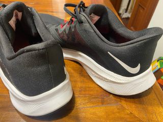 Zapatillas Nike Running Negras y Rojas