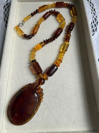 Collar de ámbar con colgante