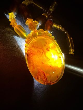 Collar de ámbar con colgante