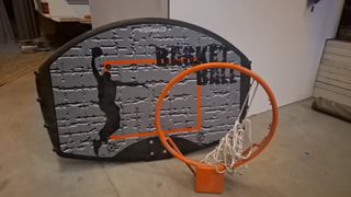 Tablero y aro de baloncesto