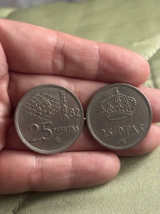 Monedas 100 pesetas y 25
