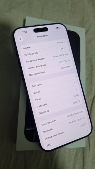 iPhone 16 Pro Max con factura
