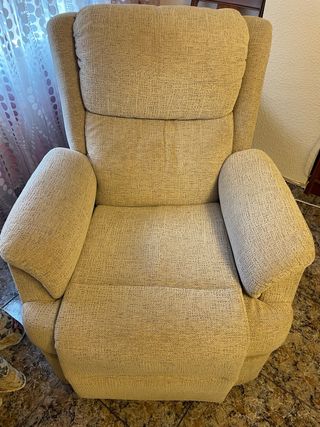 Sillón balancín reclinable de tela beige