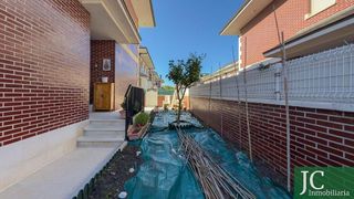 Chalet en venta en Laredo