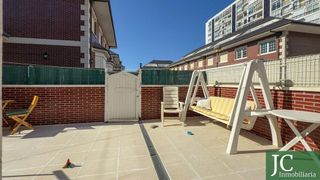 Chalet en venta en Laredo